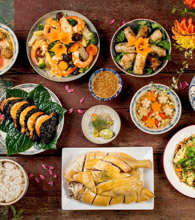 Bữa trưa Cỗ Bát Tràng