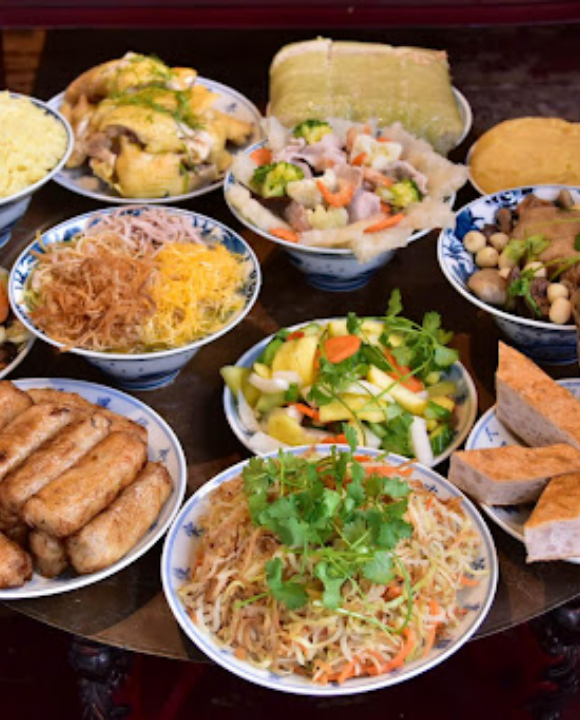 Bữa trưa Cỗ Bát Tràng