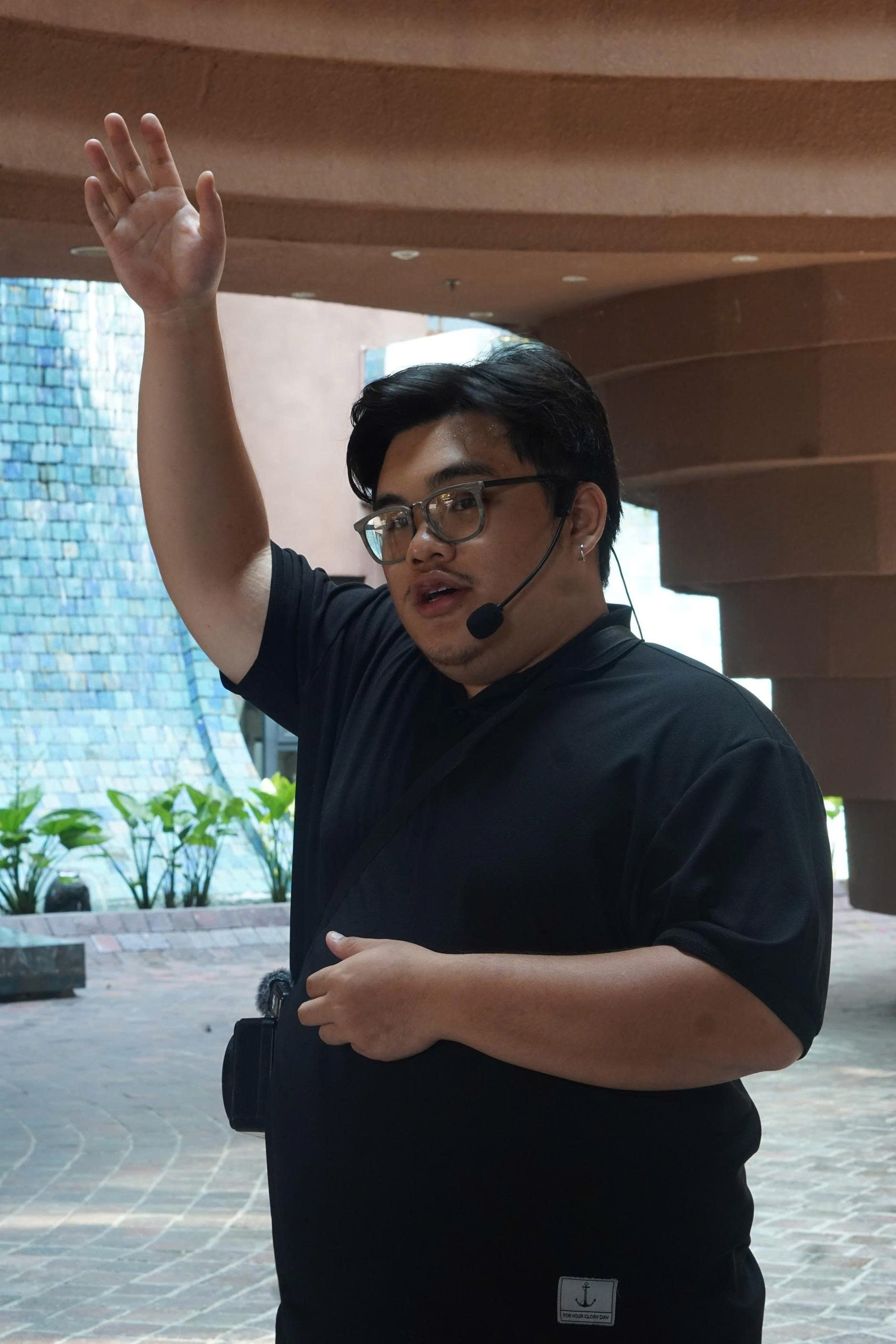 Tour Guide đồng hành cùng đoàn