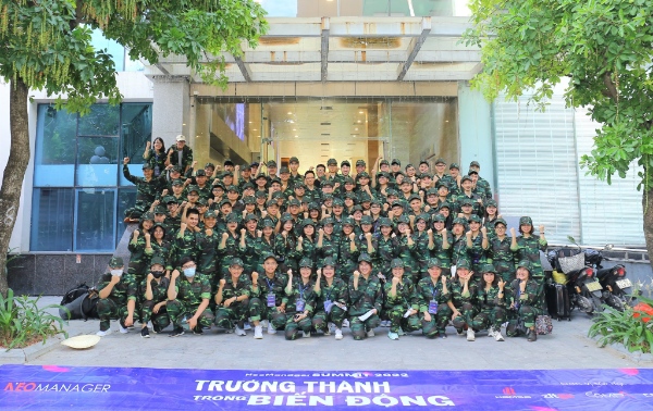 neomanager-summit-tap-hop-hon-100-cuu-hoc-vien-tham-gia