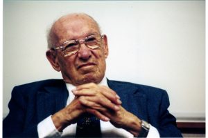 Tiểu sử Peter Drucker – cha đẻ của ngành quản trị hiện đại