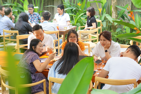 khung-canh-cac-hoc-vien-thao-luan-trong-chuong-trinh-truong-he-tu-duy