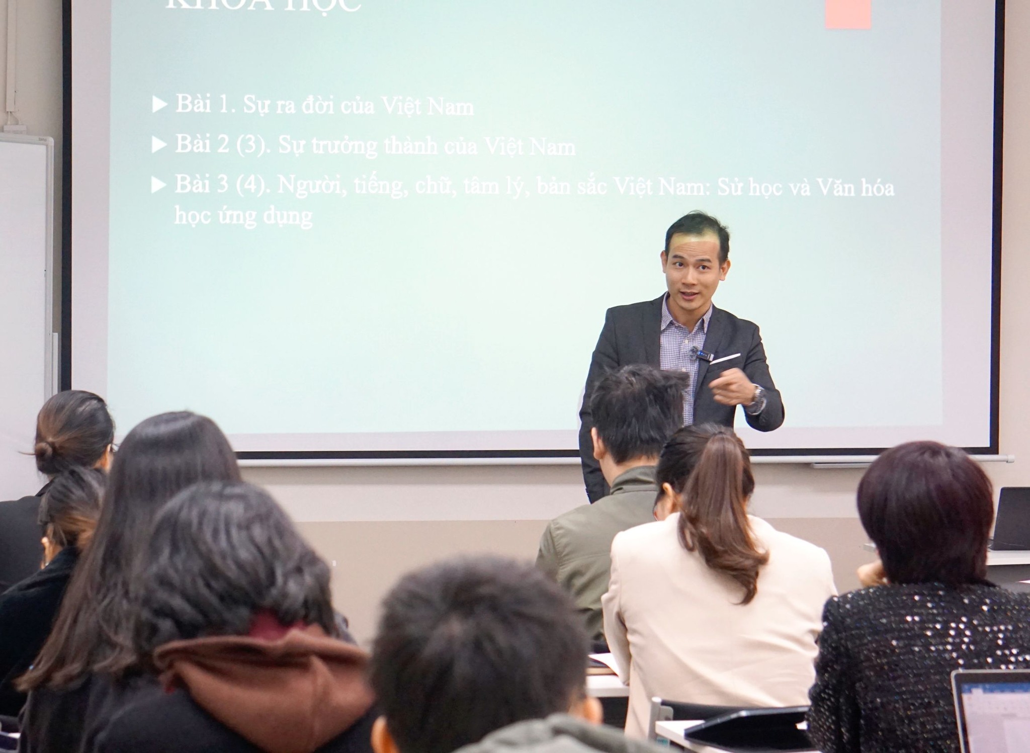 Đường về bản sắc Việt Nam