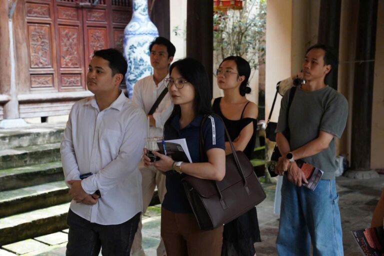 Học viên trong chuyến Study Tour Bát Tràng